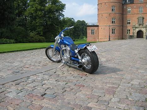 Suzuki Intruder 1400 vs - En rigtig fed cykel at køre på. billede 4