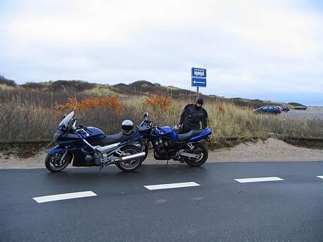 Yamaha FJR 1300A - Pishamrende koldt var der jo 30.11.04, Skagen !!!. Men en tur på Jakobs cafe lunede. :-) billede 10