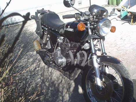 Suzuki gs 550 ec solgt - skulle til maleren prøv at se al den rust på stellet billede 3