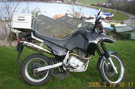 Suzuki DR 750 S billede 1