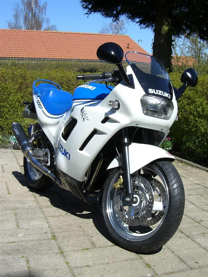 Suzuki GSX 600 F (Totaltskadet) billede 1
