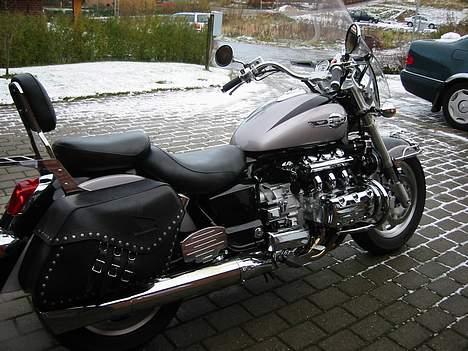 Honda F6C  1600 - tø hø - hvor er æ slauter? joo han er lige langs og hente en tomstok så han kan måle og finde en der passer bagpå, øhh af hunkøn !! billede 5