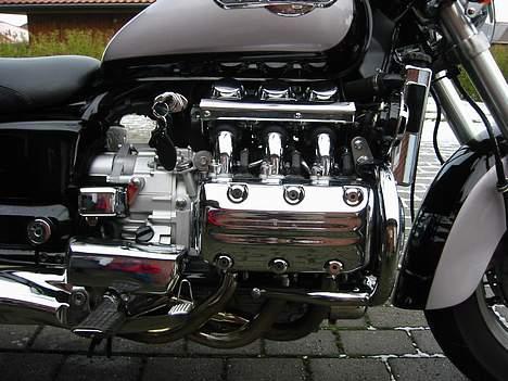 Honda F6C  1600 - ja knejte- her ser i halvdelen af de 6 cylinder - tø hø billede 6