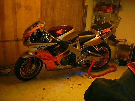 Honda CBR 900/1100 RR *Solgt* - I Garagen. billede 2