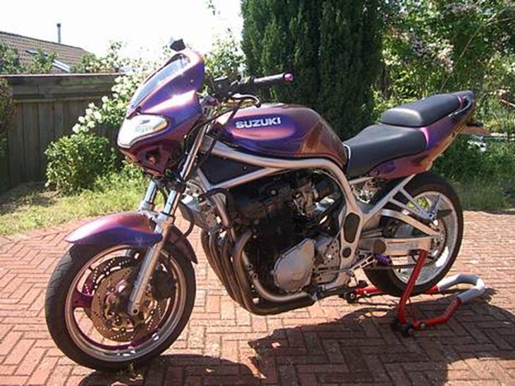 Suzuki Bandit - Som den så´ ud.. Kameleon-sættet er lagt på loftet til senere brug... billede 1