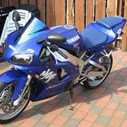 Yamaha YZF R1