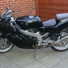 Suzuki GSXR 400 R *SOLGT*