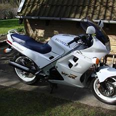 Honda VFR 750 F - SOLGT -