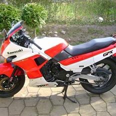 Kawasaki GPX 750 R