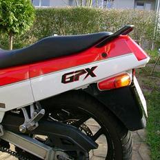Kawasaki GPX 750 R