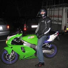Kawasaki ZX7R ( Solgt )