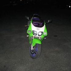 Kawasaki ZX7R ( Solgt )