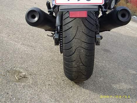 Honda CBR-1000F Dual Brake - Det store bagdæk er en medvirkende årsag til de gode køreegenskaber! billede 11