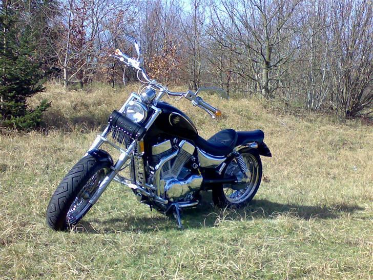 Suzuki intruder vs 1400 billede 1