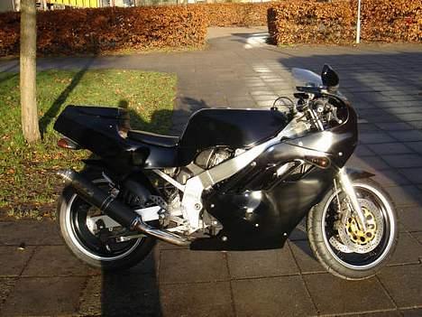 Suzuki gsx r 400 r  billede 1