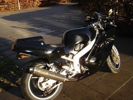 Suzuki gsx r 400 r  billede 2