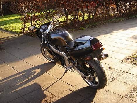 Suzuki gsx r 400 r  billede 3