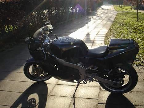 Suzuki gsx r 400 r  billede 4