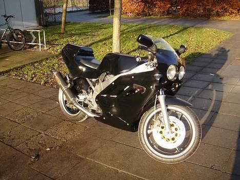 Suzuki gsx r 400 r  billede 7