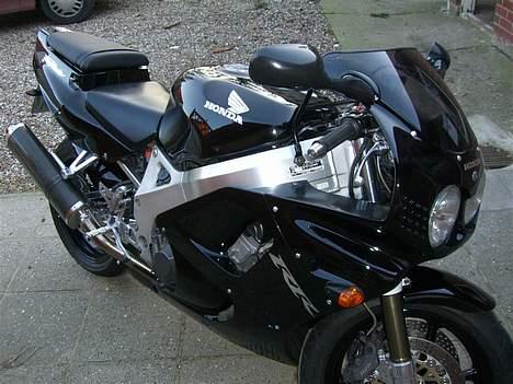 Honda CBR 900 RR TOTALSKADET - den ene side  billede 2