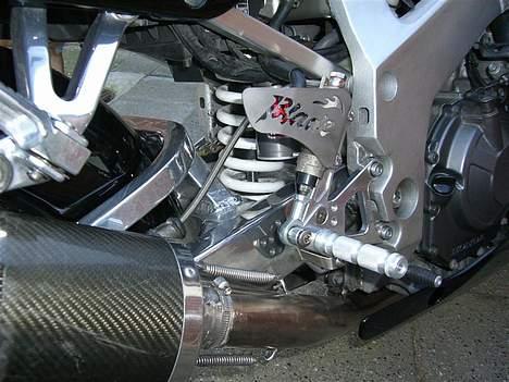 Honda CBR 900 RR TOTALSKADET - close up billede 4