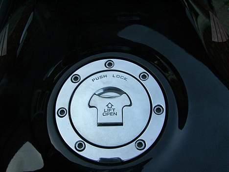 Honda CBR 900 RR TOTALSKADET - tankdæksel billede 8