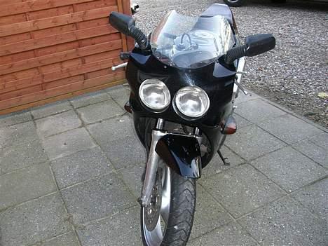 Suzuki GSXR 400 R *SOLGT* billede 2