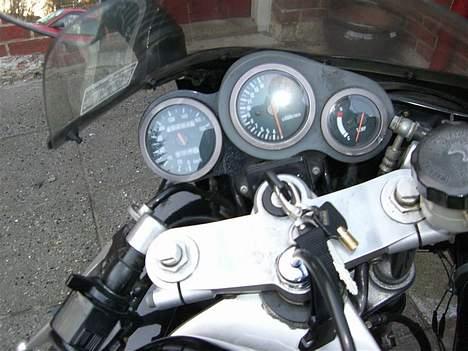 Suzuki GSXR 400 R *SOLGT* billede 5