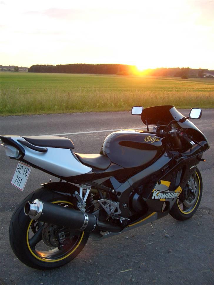 Kawasaki ZX7R Ninja (solgt) billede 1