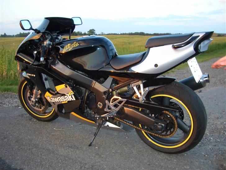 Kawasaki ZX7R Ninja (solgt) billede 4