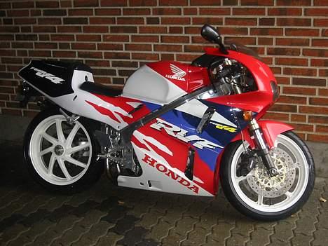 Honda RVF400R billede 14