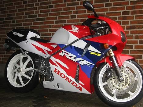 Honda RVF400R billede 15