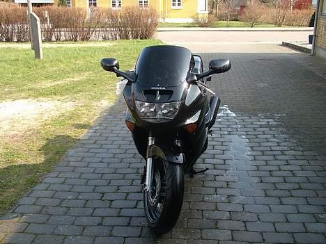 Honda CBR 1000F SC24 solgt - Dagen efter at jeg fik den hjem den skal da lige vaskes og pudses. billede 2