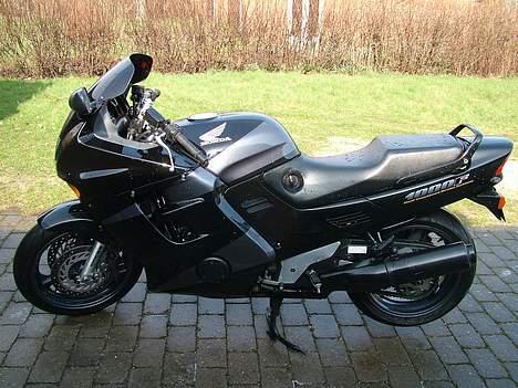 Honda CBR 1000F SC24 solgt billede 4