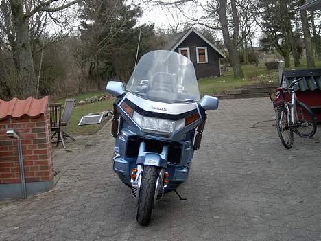 Honda Gl 1500 GoldWing - GW 1500 i gården hos Roslev MC billede 4