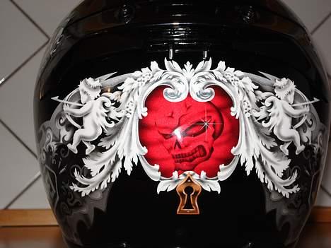 Suzuki GSF 650 Bandit  R.I.P - Min nye hjelm bagfra.. Og mig selv når jeg bliver sur..;-) billede 3