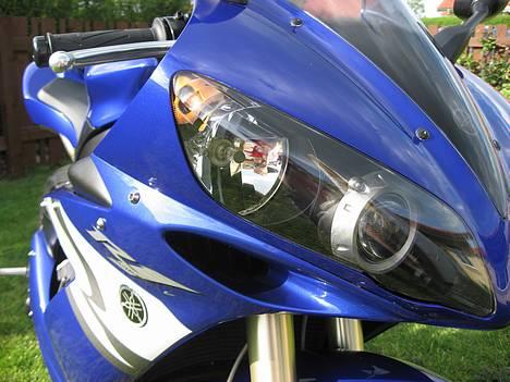 Yamaha R1 - Pos. lys pære er blevet til blinklys. billede 5