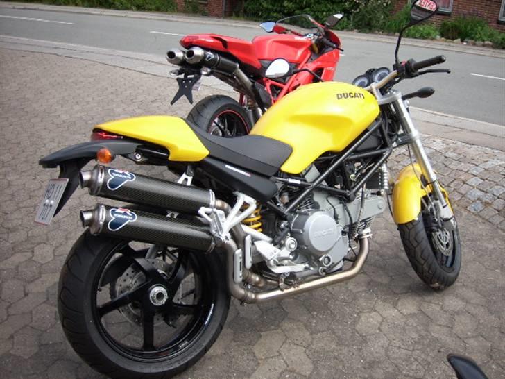 Ducati 800 Monster s2r, stjålet :( - Her er hun så ved Feldballe Mc, da jeg skal hente hende :o) Med nye potter. NICE :o) billede 2