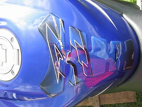 Yamaha R1 - YZF R1 Factory racing tank pad billede 7