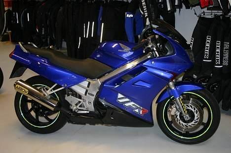 Honda VFR 750 - The Blue Beast billede 2