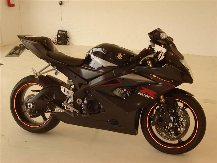 Suzuki GSXR-1000 *SOLGT* - Røde Rim-stripes! billede 6