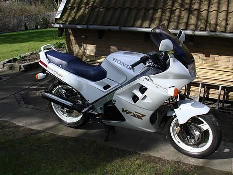 Honda VFR 750 F - SOLGT - billede 1