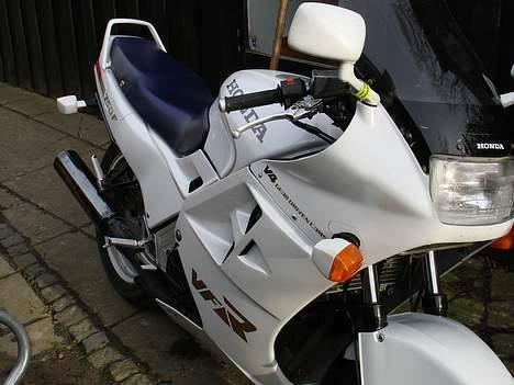 Honda VFR 750 F - SOLGT - billede 2