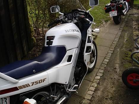 Honda VFR 750 F - SOLGT - billede 4