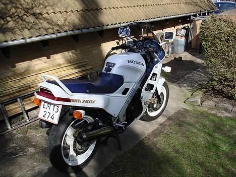 Honda VFR 750 F - SOLGT - billede 5