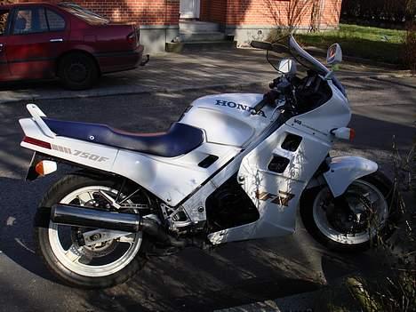 Honda VFR 750 F - SOLGT - billede 15