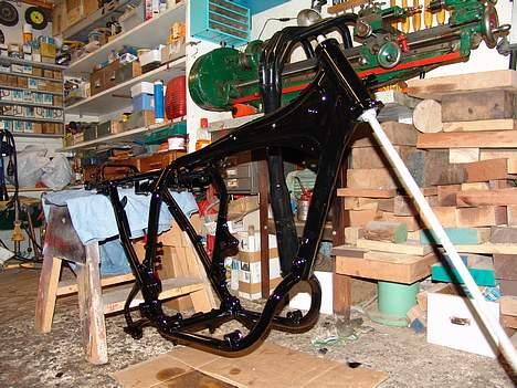 Honda CB 400 F Super Sport - Men så blev det sandblæst og lakeret billede 4