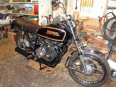 Honda CB 400 F Super Sport - Nogenlunde sådan ser det ud billede 6