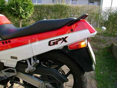 Kawasaki GPX 750 R billede 2