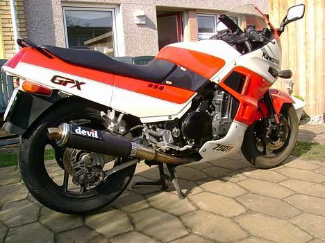 Kawasaki GPX 750 R billede 8